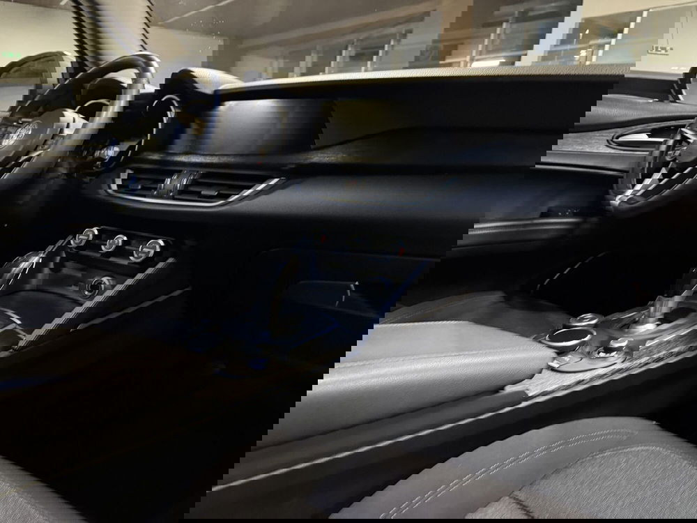 Alfa Romeo Stelvio usata a Messina (9)