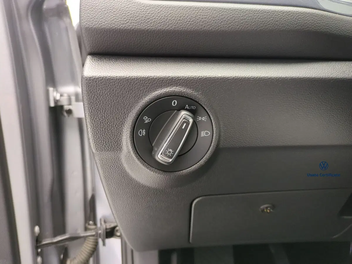 Volkswagen T-Roc usata a Avellino (18)