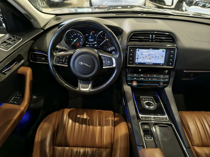 Jaguar F-Pace usata a Vercelli (10)