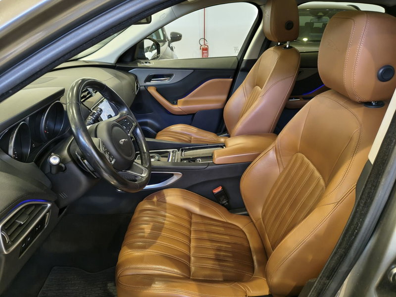 Jaguar F-Pace usata a Vercelli (11)