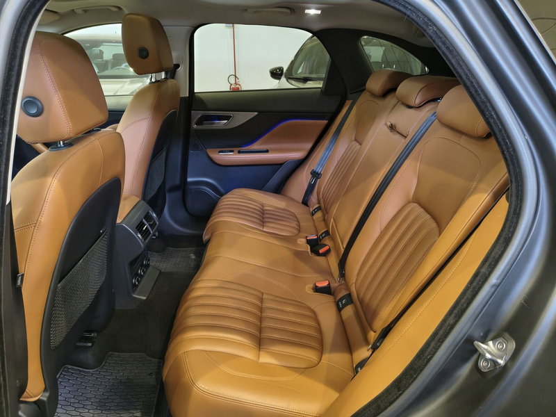 Jaguar F-Pace usata a Vercelli (12)