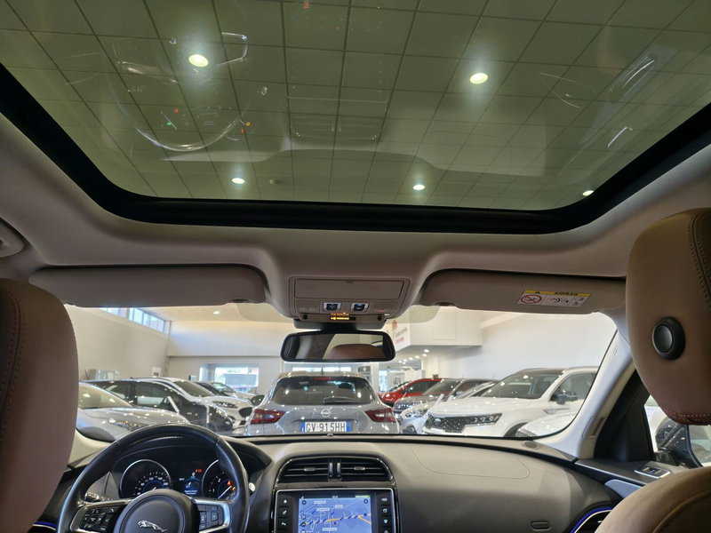 Jaguar F-Pace usata a Vercelli (13)