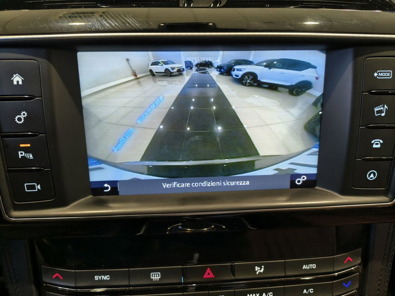 Jaguar F-Pace usata a Vercelli (15)