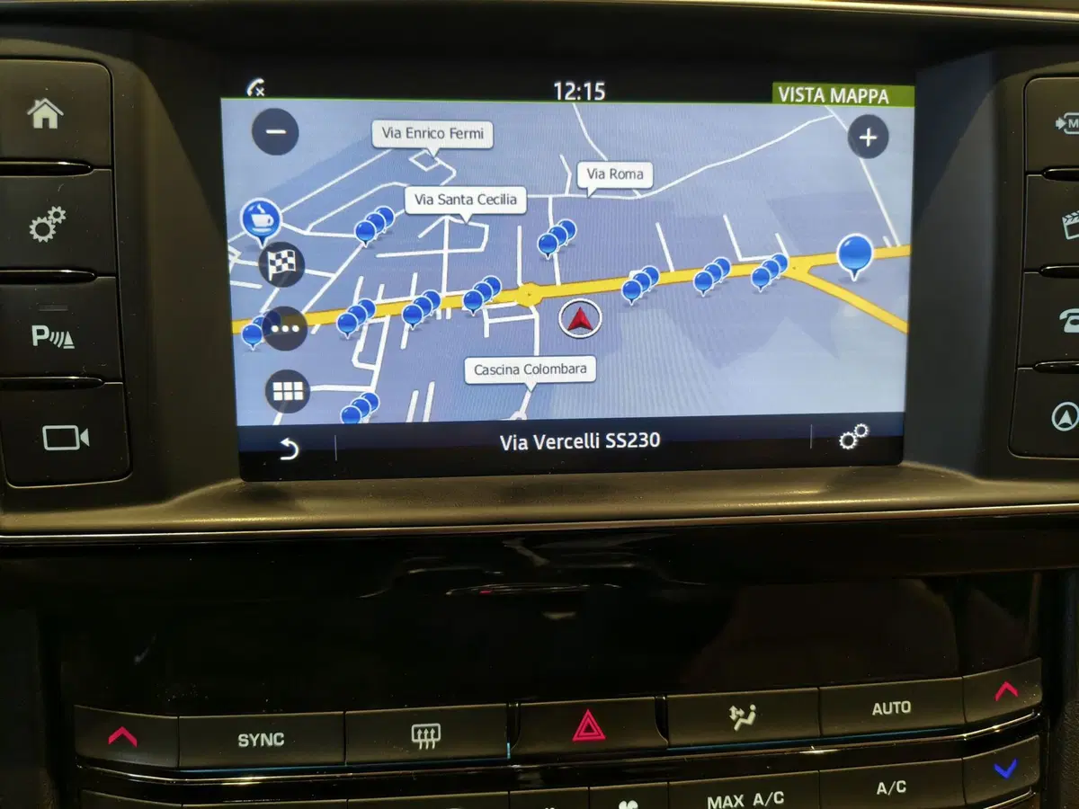 Jaguar F-Pace usata a Vercelli (16)
