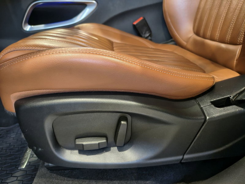 Jaguar F-Pace usata a Vercelli (18)