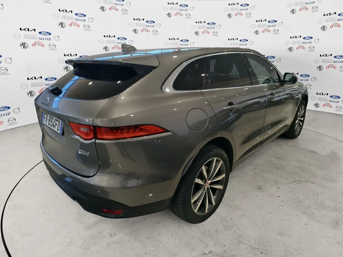 Jaguar F-Pace usata a Vercelli (6)