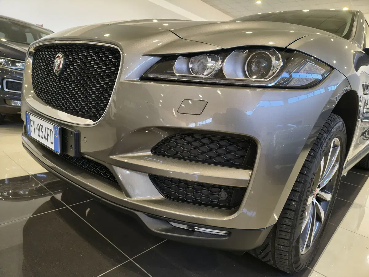 Jaguar F-Pace usata a Vercelli (7)