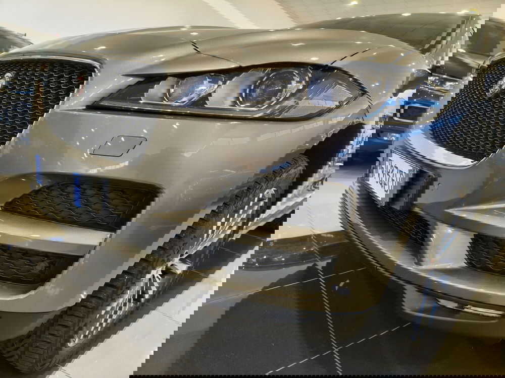 Jaguar F-Pace usata a Vercelli (7)
