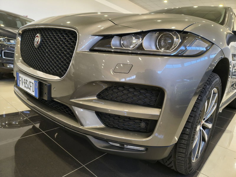 Jaguar F-Pace usata a Vercelli (7)