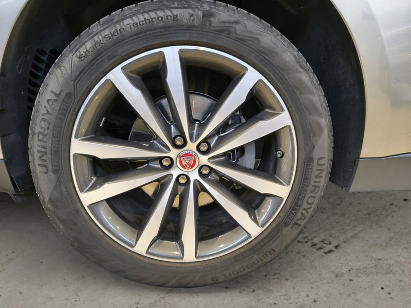 Jaguar F-Pace usata a Vercelli (8)