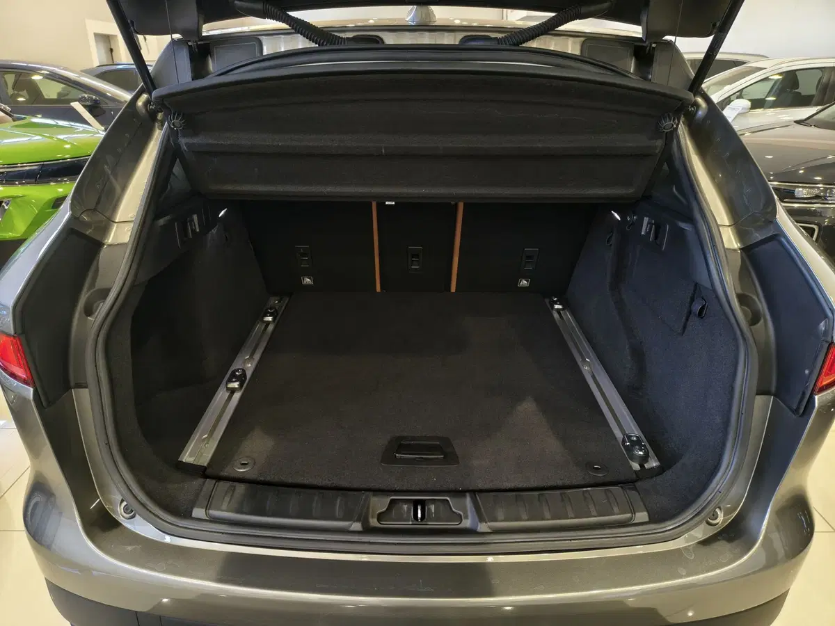 Jaguar F-Pace usata a Vercelli (9)