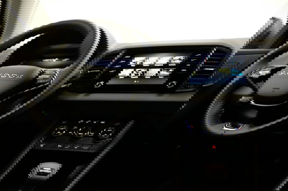 Skoda Karoq nuova a Varese (13)