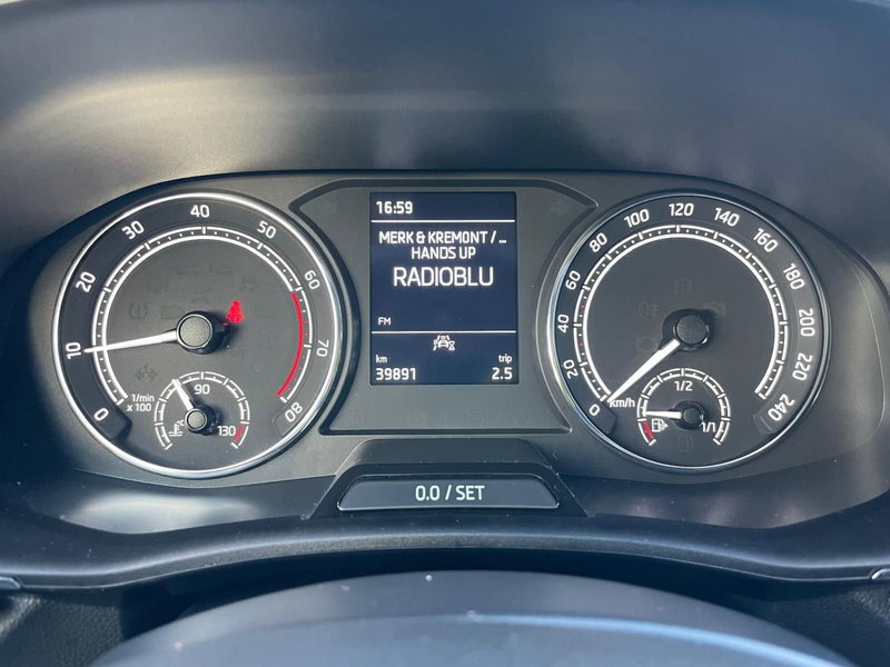 Skoda Fabia usata a Ancona (14)