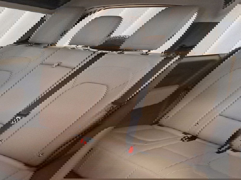 Land Rover Defender usata a Milano (11)