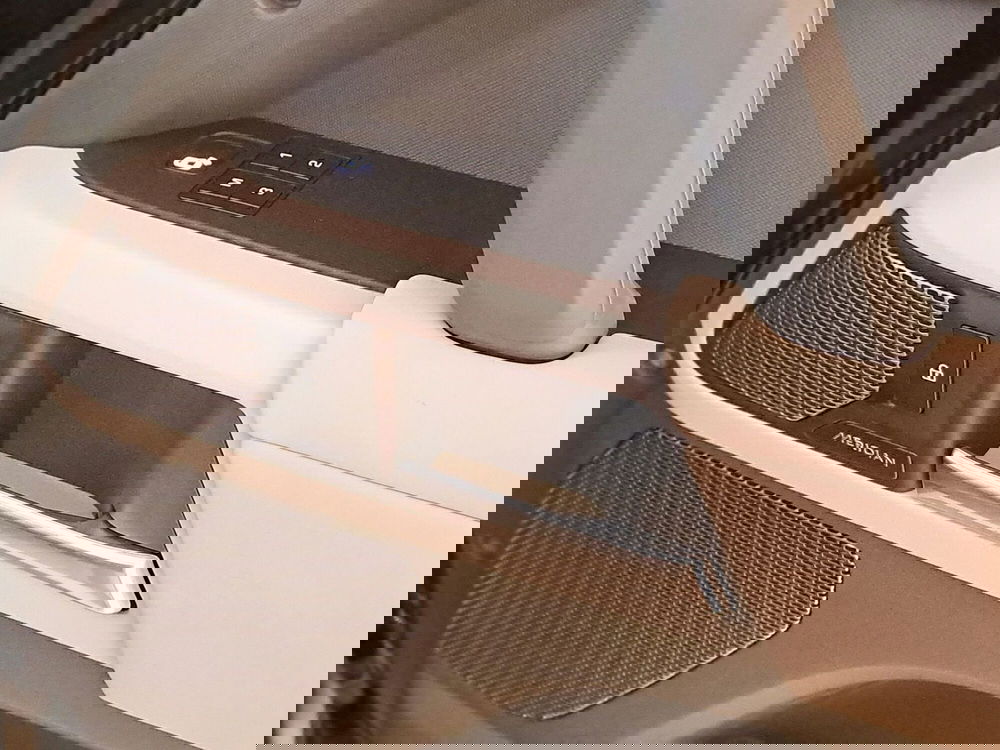 Land Rover Defender usata a Milano (13)