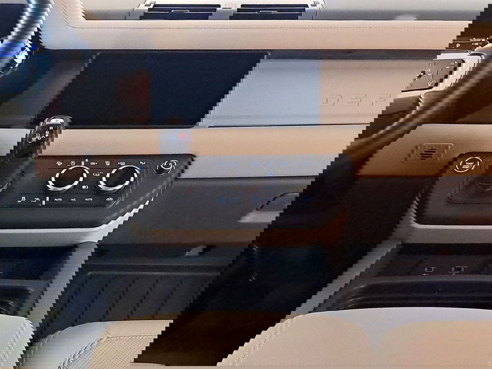 Land Rover Defender usata a Milano (14)