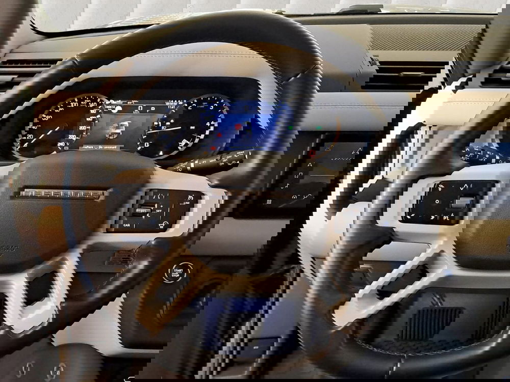 Land Rover Defender usata a Milano (15)