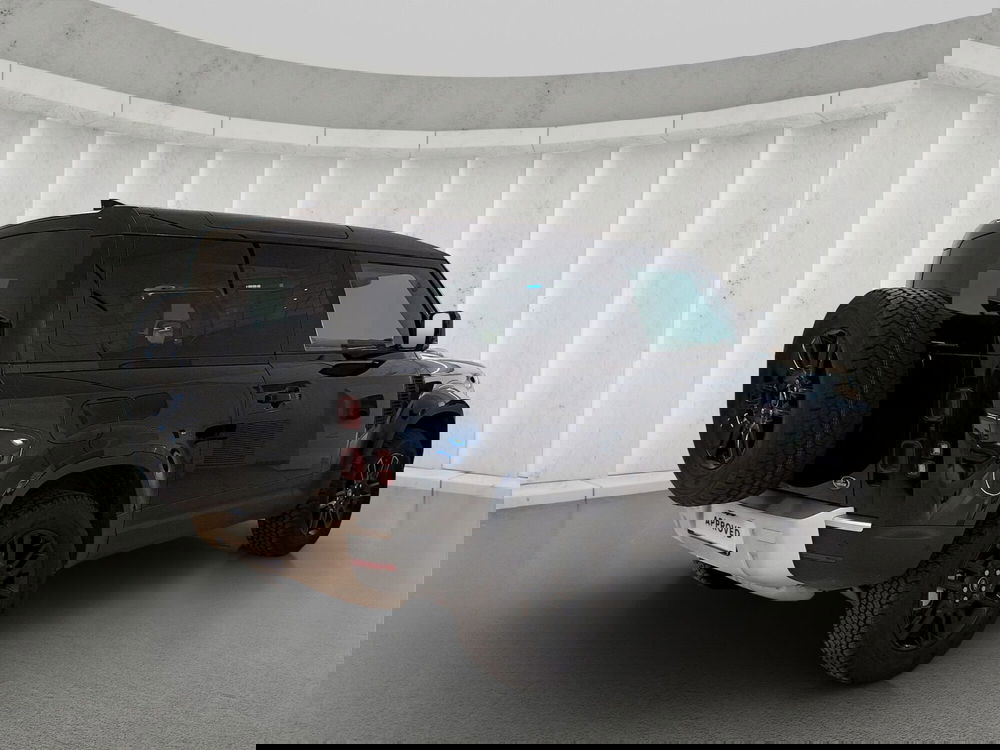 Land Rover Defender usata a Milano (2)