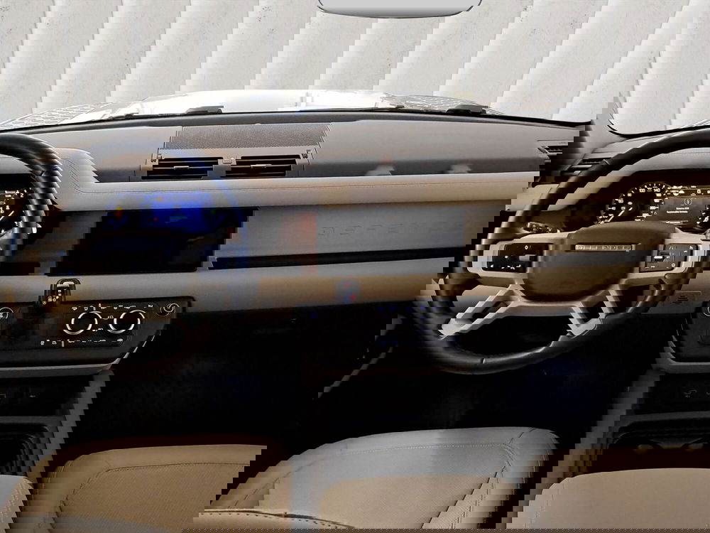 Land Rover Defender usata a Milano (4)