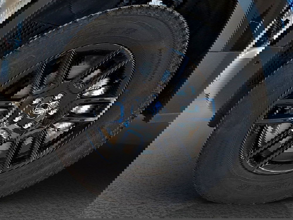 Land Rover Defender usata a Milano (9)