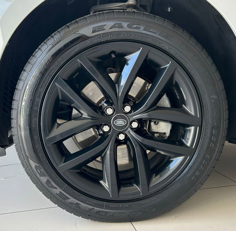 Land Rover Range Rover Velar usata a Ferrara (9)