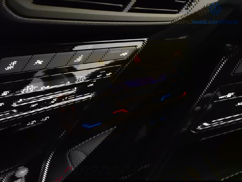 Volkswagen T-Cross usata a Varese (14)