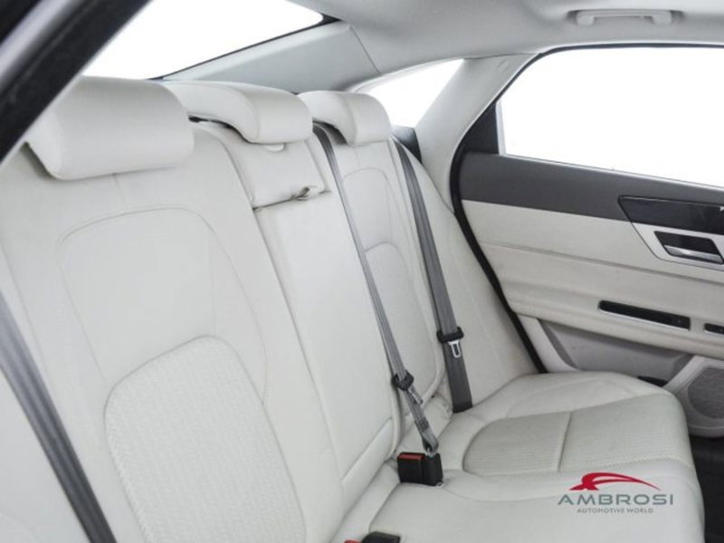 Jaguar XF usata a Perugia (11)