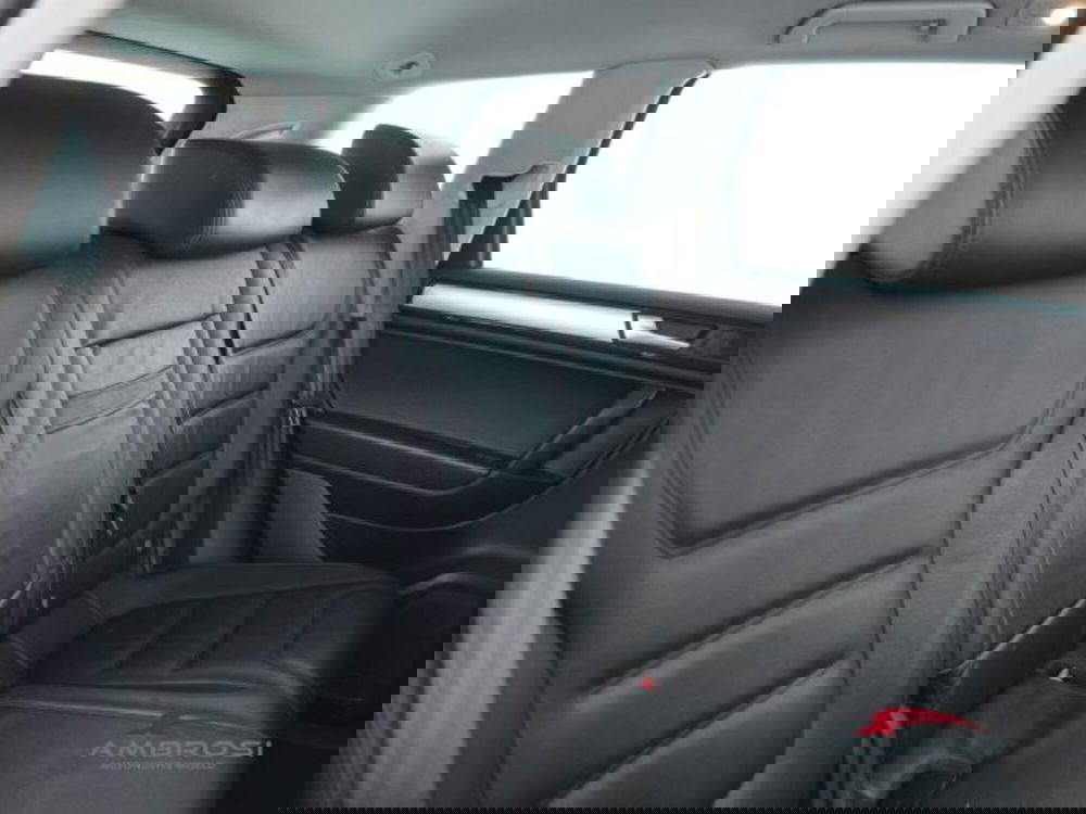 Volkswagen Touareg usata a Perugia (11)