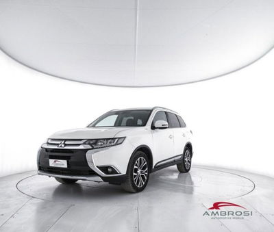 Mitsubishi Outlander 2.2 DI-D 4WD Instyle Plus SDA 7 posti del 2019 usata a Corciano