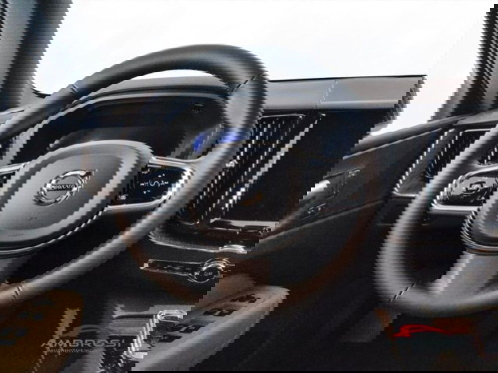 Volvo XC60 nuova a Perugia (10)