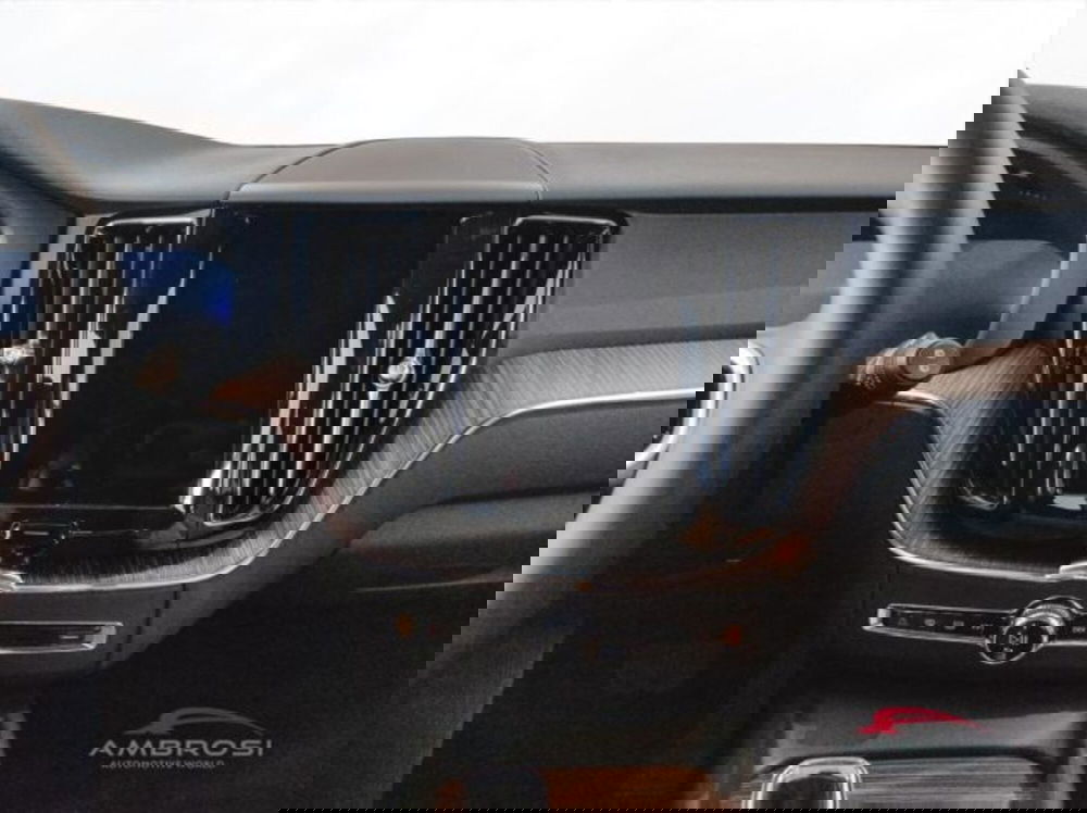 Volvo XC60 nuova a Perugia (12)