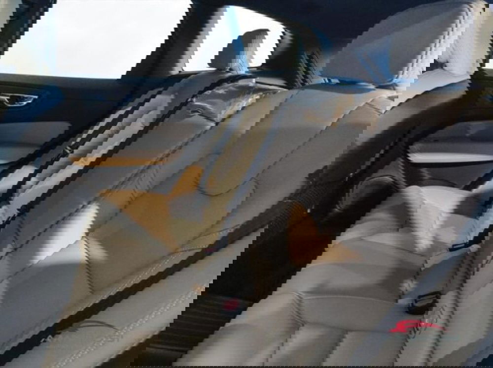 Volvo XC60 nuova a Perugia (8)