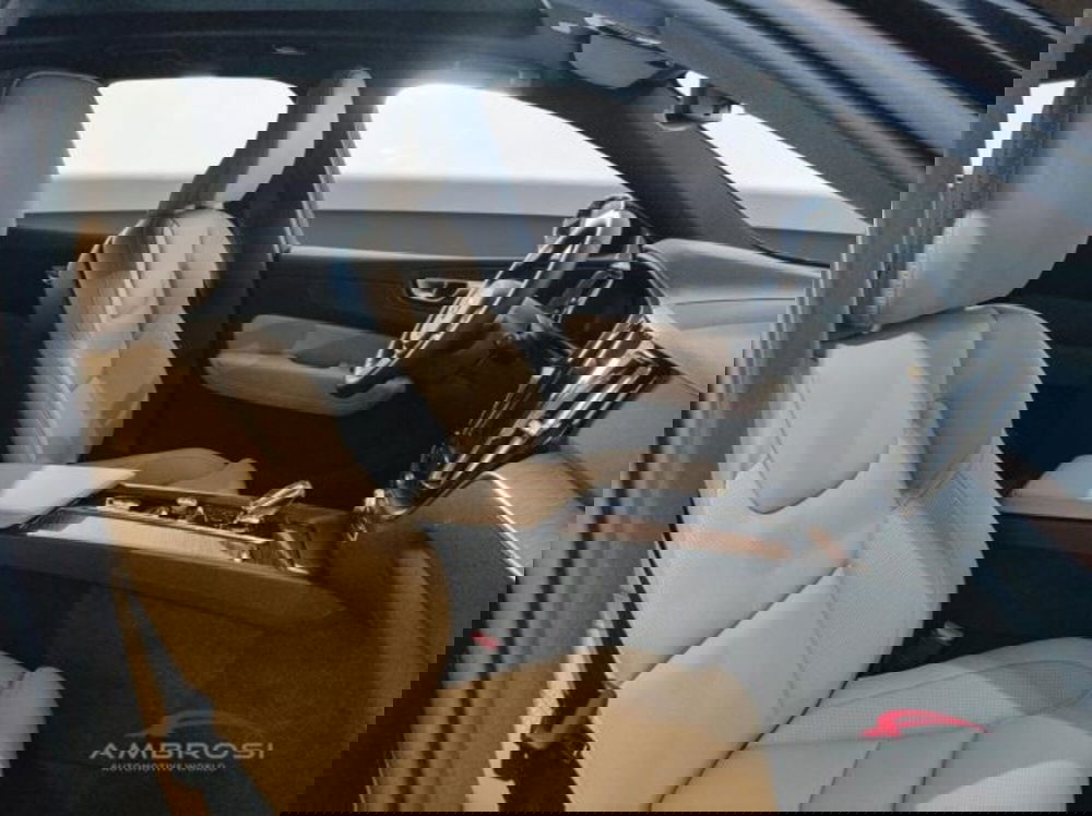 Volvo XC60 nuova a Perugia (9)