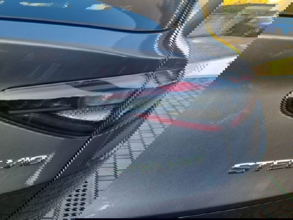 Alfa Romeo Stelvio nuova a Monza e Brianza (15)