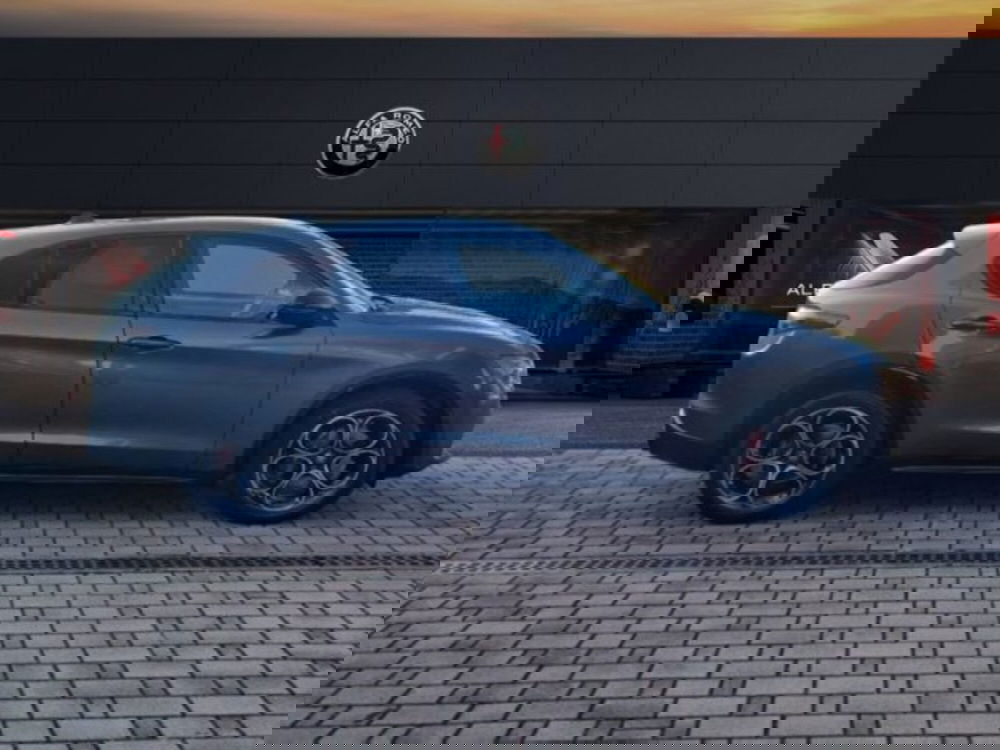 Alfa Romeo Stelvio nuova a Monza e Brianza (4)