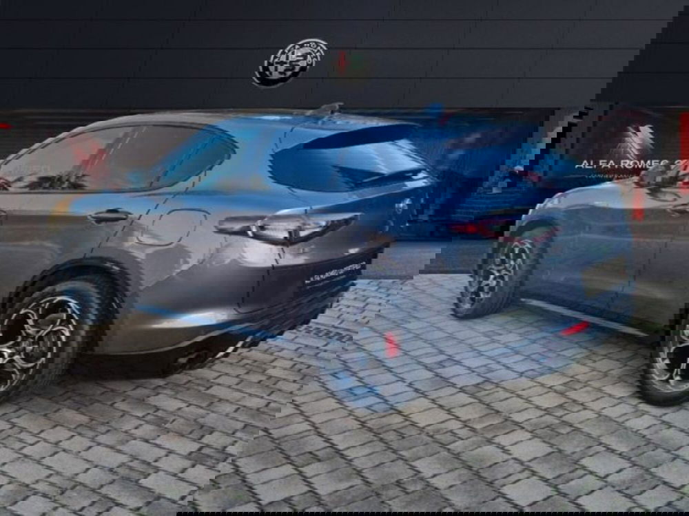 Alfa Romeo Stelvio nuova a Monza e Brianza (7)