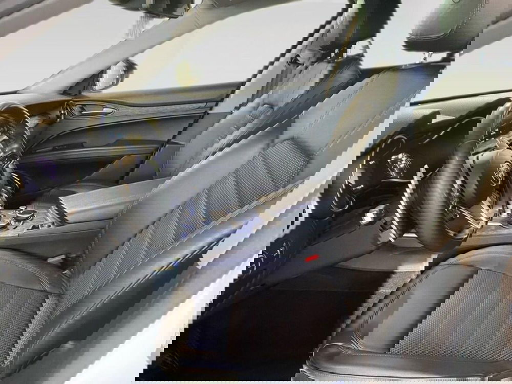 Alfa Romeo Stelvio usata a Torino (7)