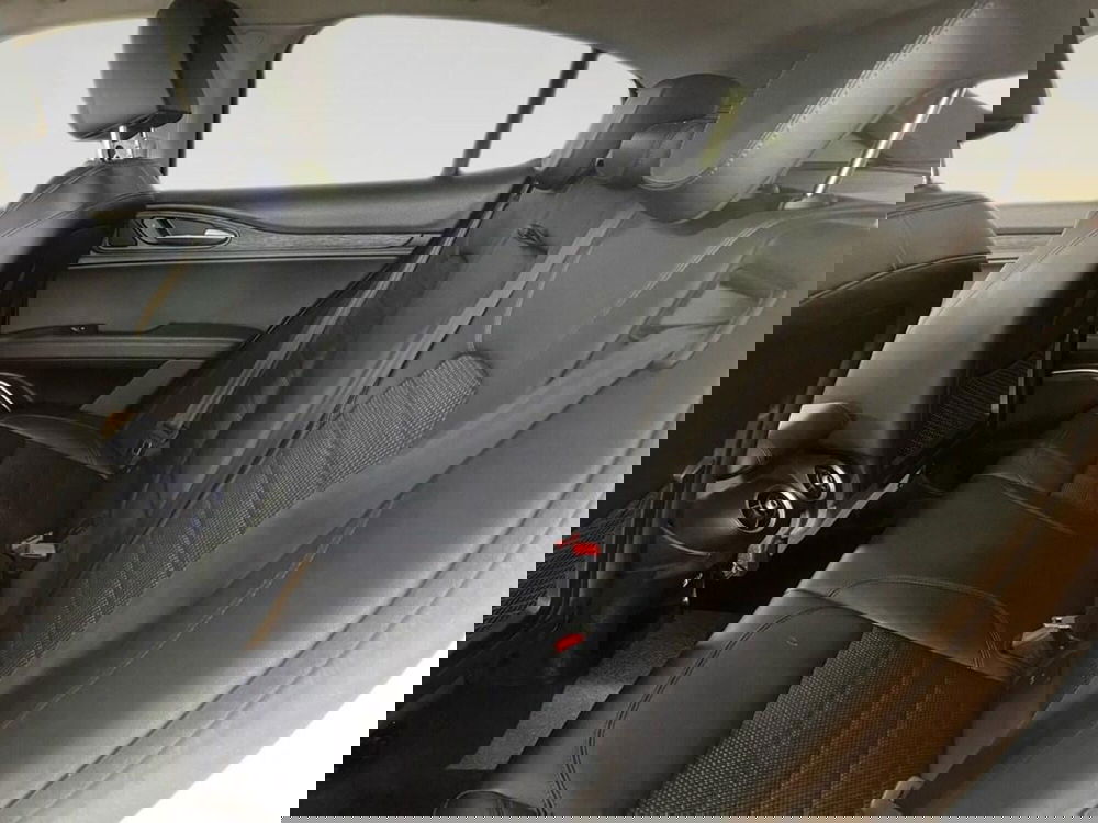 Alfa Romeo Stelvio usata a Torino (8)