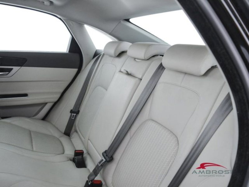 Jaguar XF usata a Perugia (10)