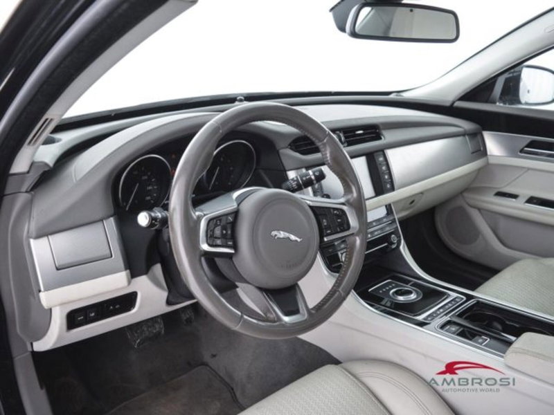 Jaguar XF usata a Perugia (8)