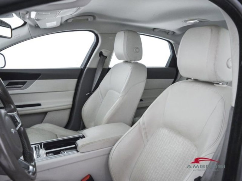 Jaguar XF usata a Perugia (9)