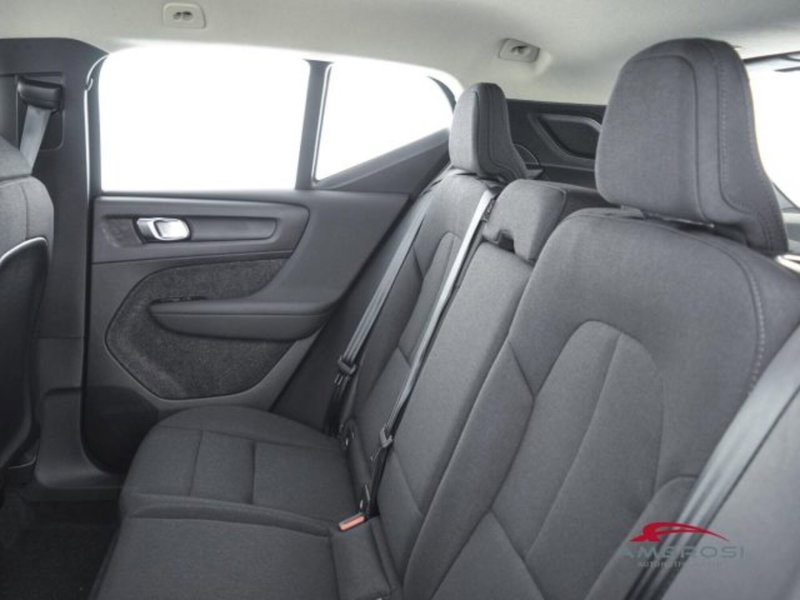 Volvo XC40 nuova a Perugia (3)