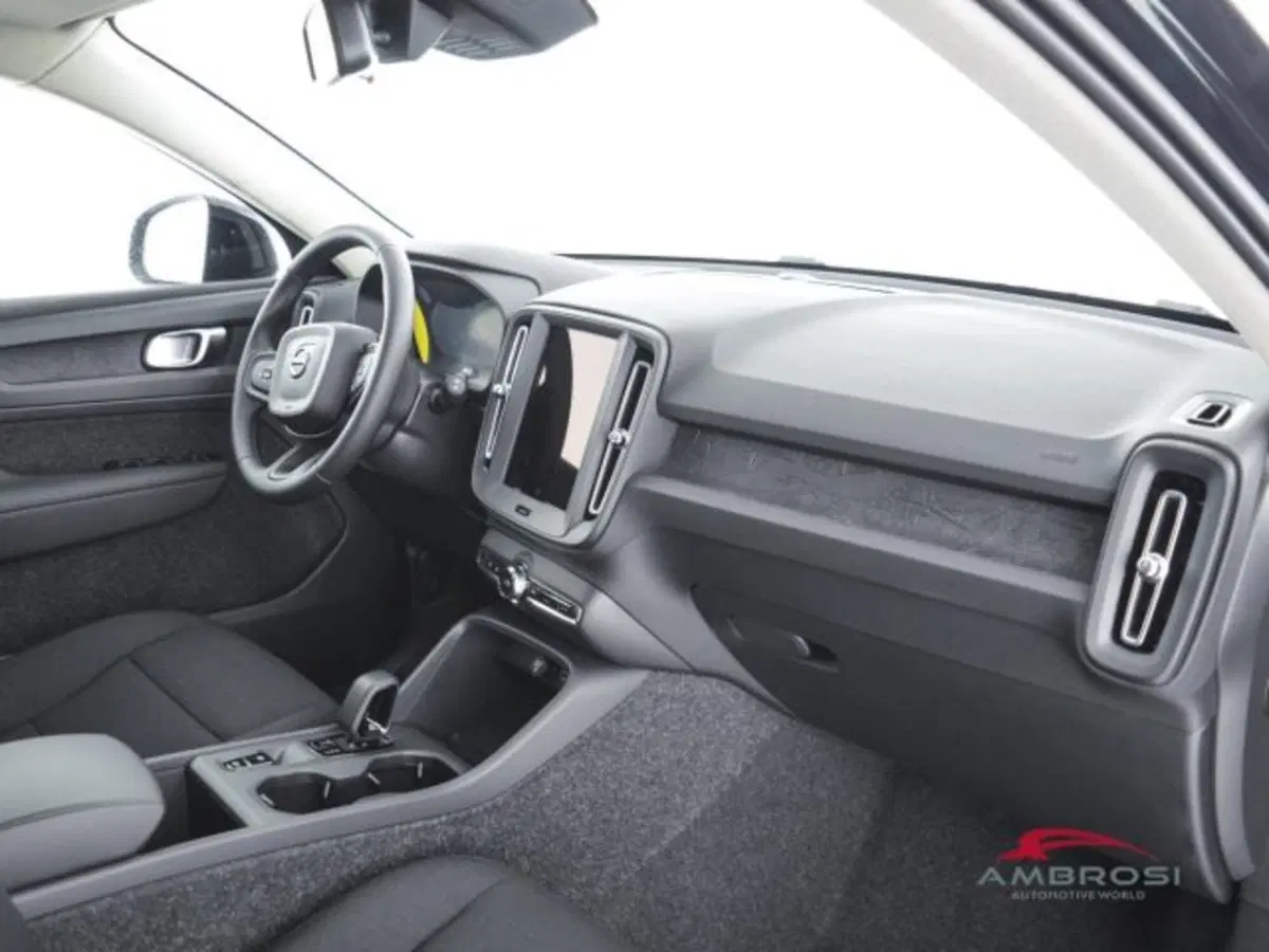 Volvo XC40 nuova a Perugia (5)