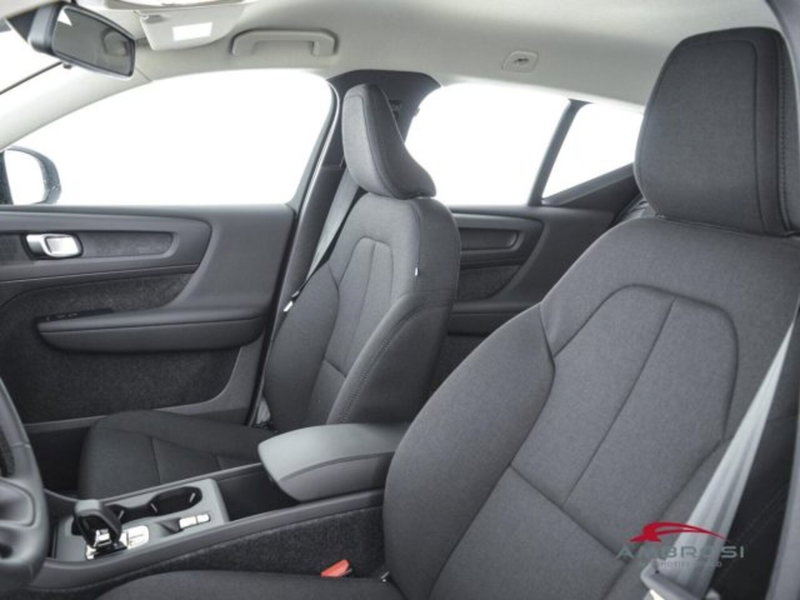Volvo XC40 nuova a Perugia (2)