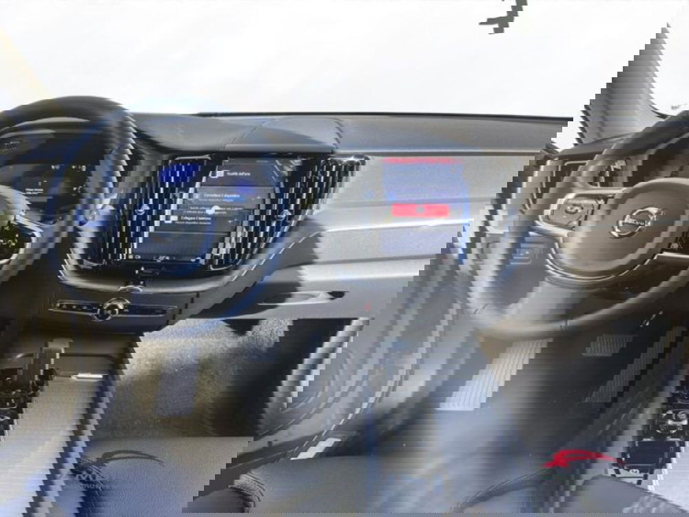 Volvo XC60 nuova a Perugia (14)