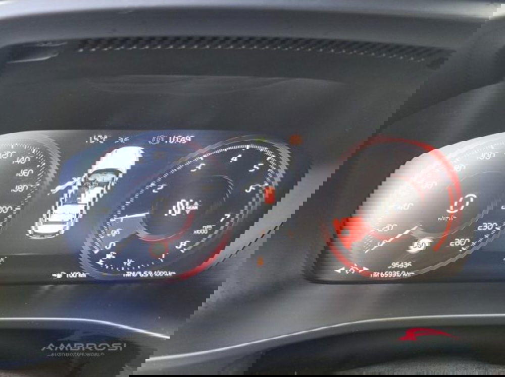 Volvo XC40 usata a Perugia (12)