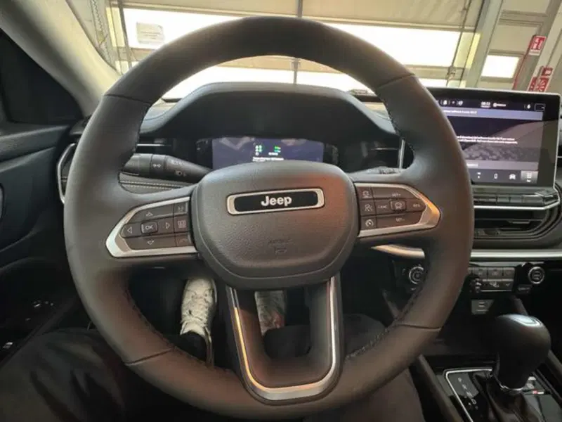 Jeep Compass nuova a Vercelli (13)