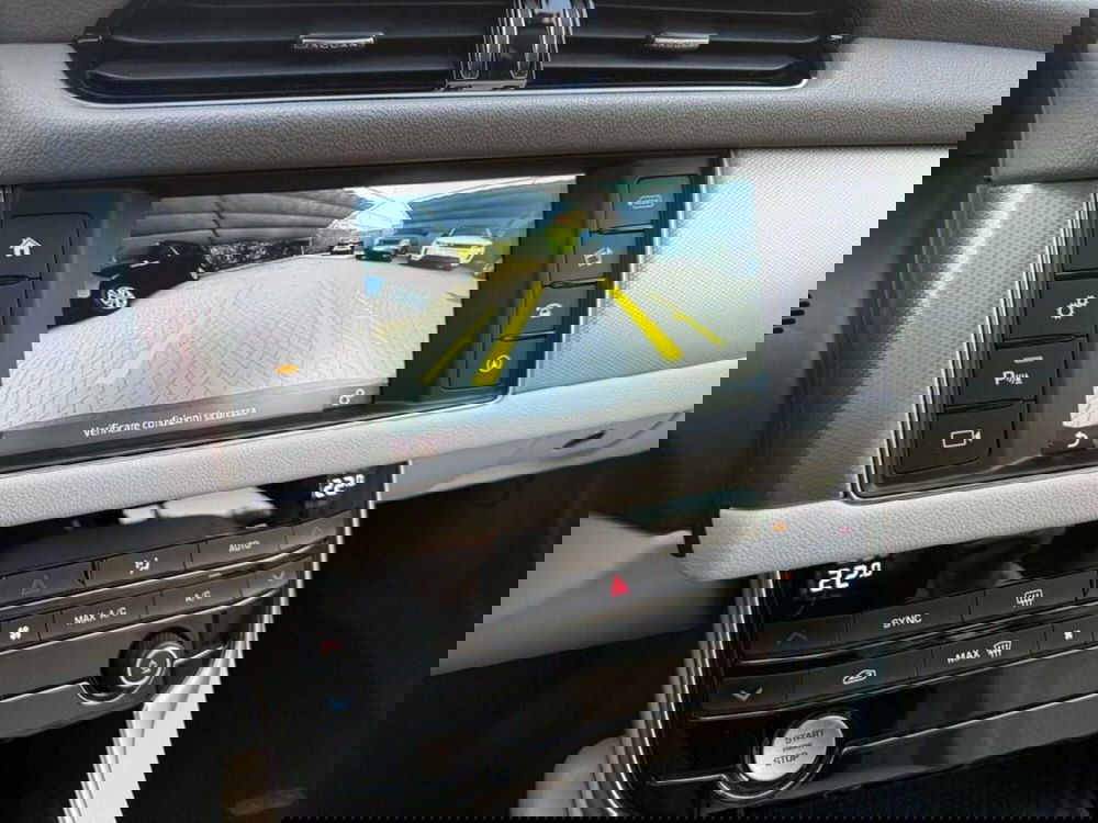 Jaguar XF Sportbrake usata a Varese (9)