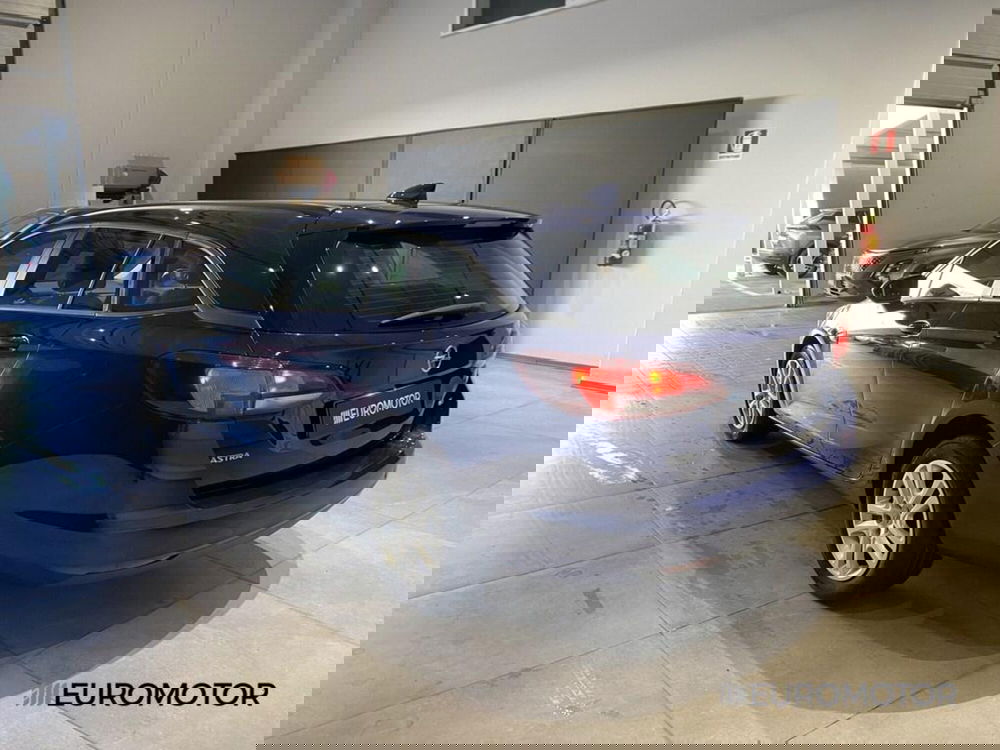 Opel Astra Station Wagon usata a Bari (9)