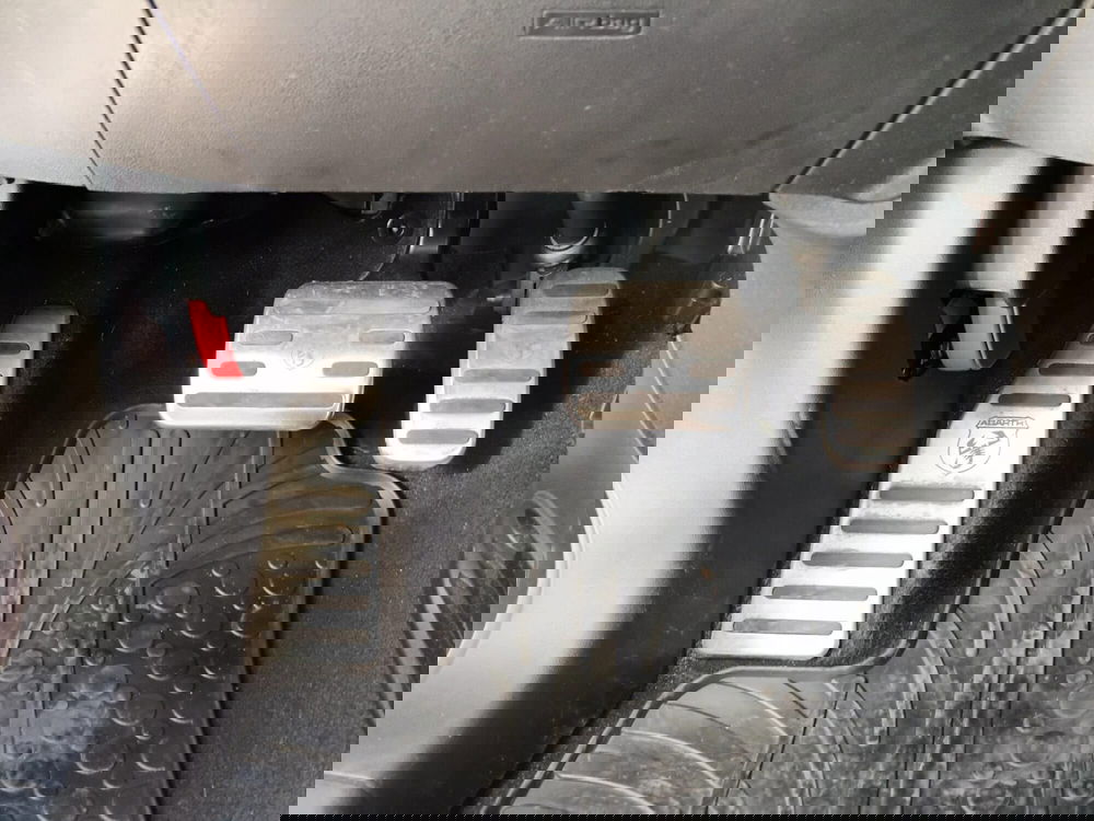 Abarth 695 Cabrio usata a Bari (17)